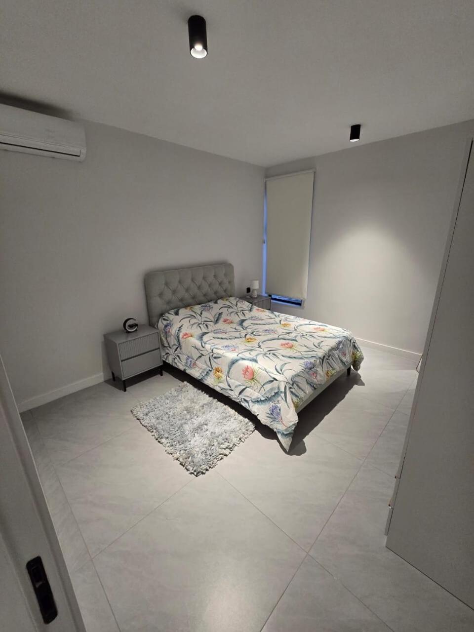 Private Accommodation Nino No 2 阿尔比恩 外观 照片